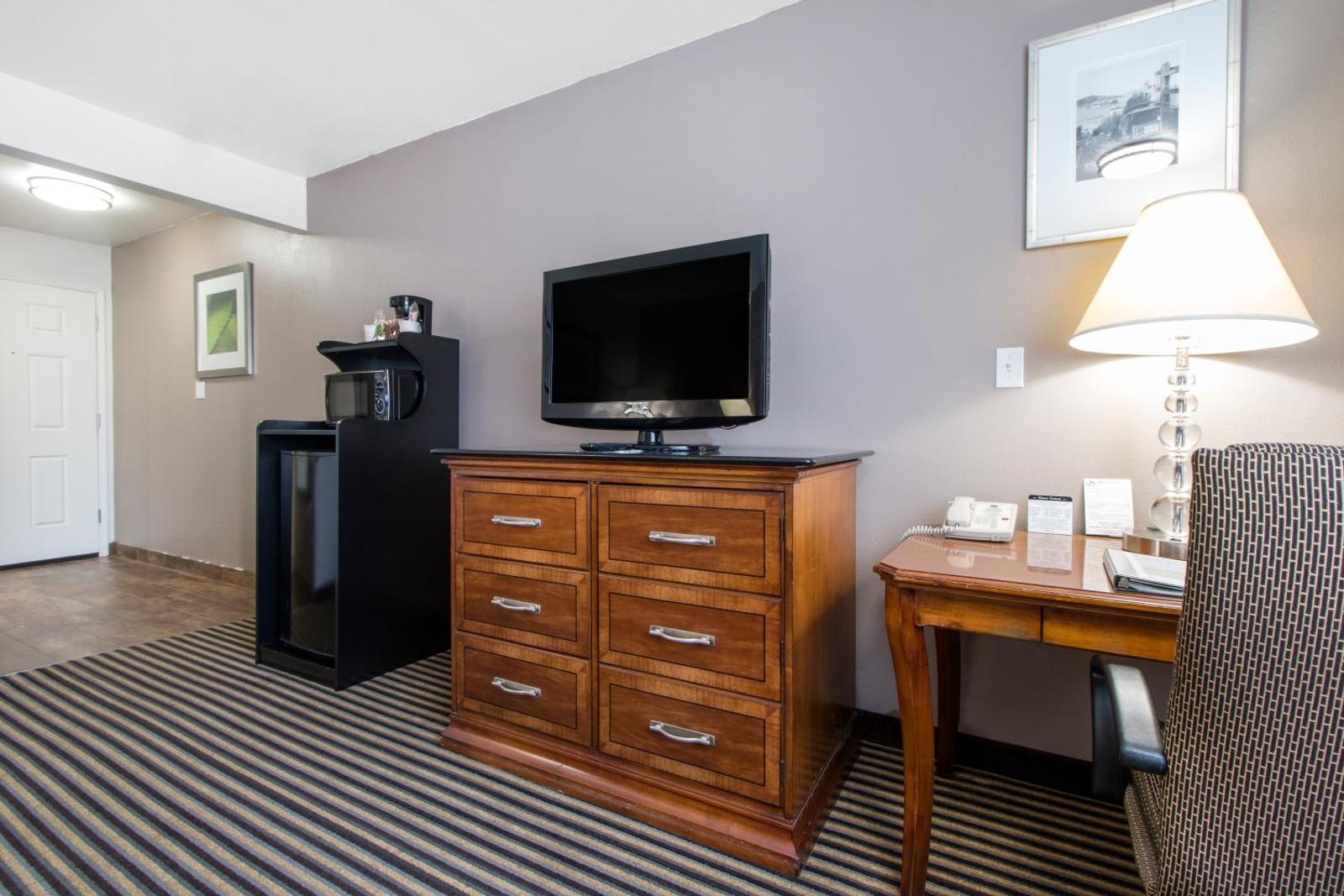 BaySide Inn & Suites Eureka